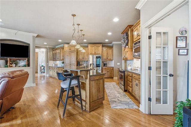 138 S Shore Drive, Lake Winnebago, MO 64034
