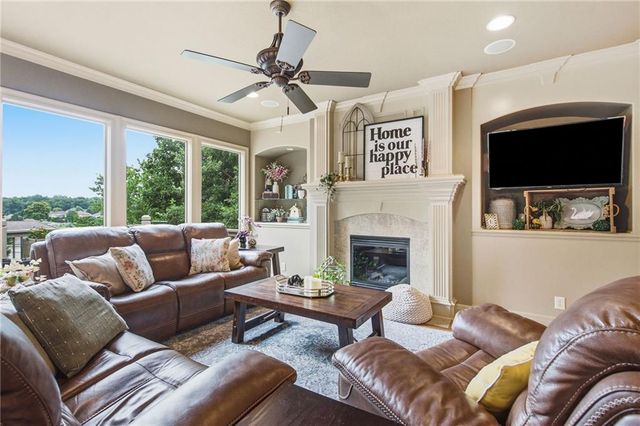 138 S Shore Drive, Lake Winnebago, MO 64034