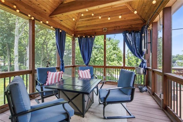 138 S Shore Drive, Lake Winnebago, MO 64034