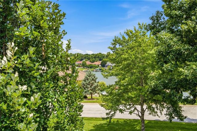 138 S Shore Drive, Lake Winnebago, MO 64034