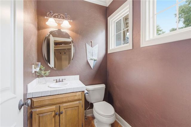 138 S Shore Drive, Lake Winnebago, MO 64034