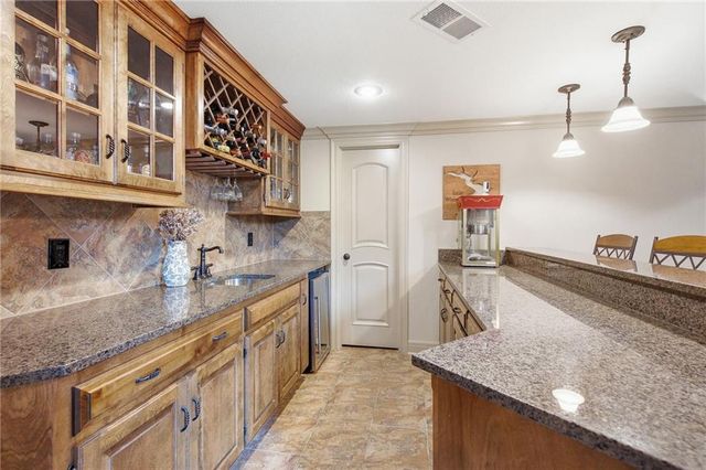 138 S Shore Drive, Lake Winnebago, MO 64034