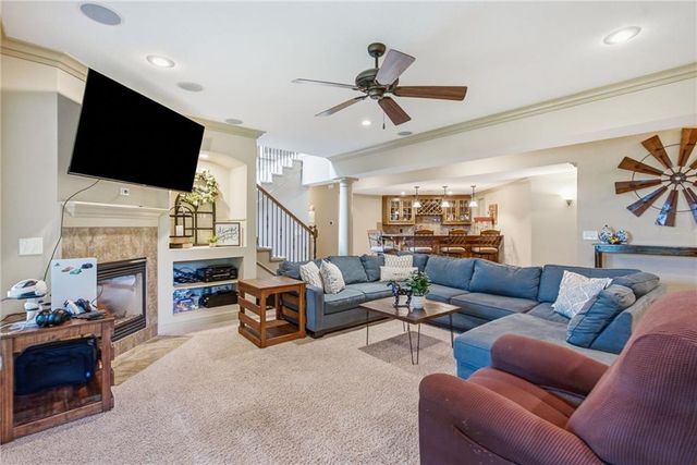 138 S Shore Drive, Lake Winnebago, MO 64034