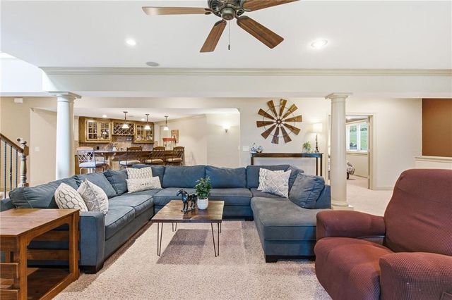 138 S Shore Drive, Lake Winnebago, MO 64034