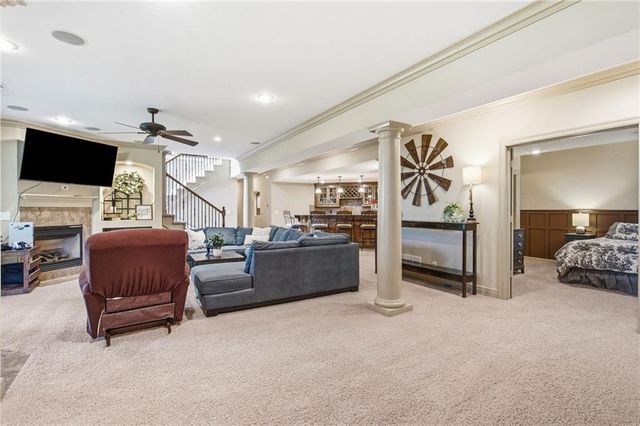 138 S Shore Drive, Lake Winnebago, MO 64034