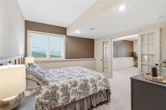 138 S Shore Drive, Lake Winnebago, MO 64034