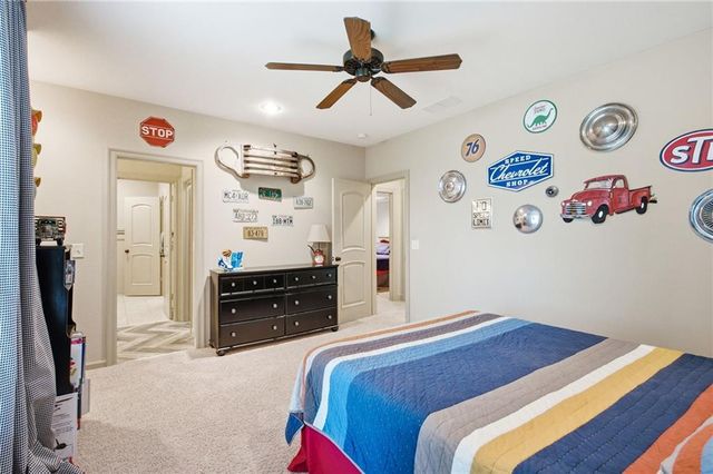 138 S Shore Drive, Lake Winnebago, MO 64034