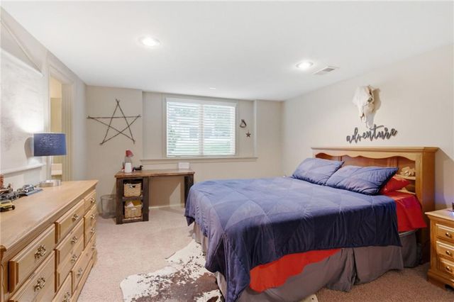 138 S Shore Drive, Lake Winnebago, MO 64034