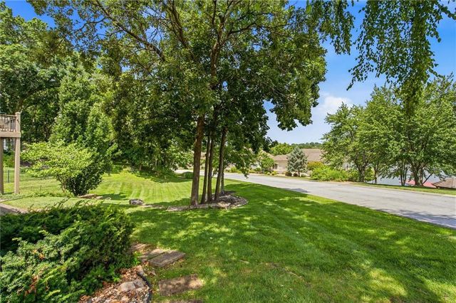 138 S Shore Drive, Lake Winnebago, MO 64034