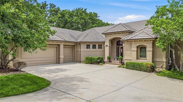 138 S Shore Drive, Lake Winnebago, MO 64034