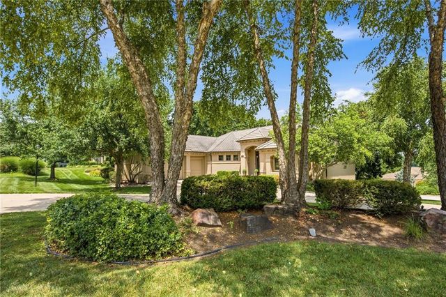 138 S Shore Drive, Lake Winnebago, MO 64034