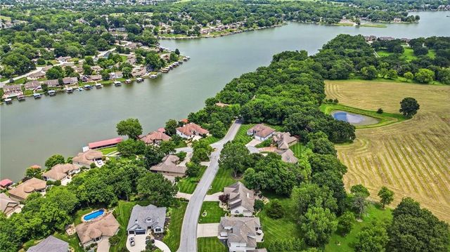 138 S Shore Drive, Lake Winnebago, MO 64034