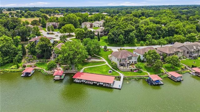 138 S Shore Drive, Lake Winnebago, MO 64034