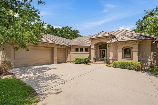 138 S Shore Drive, Lake Winnebago, MO 64034