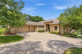 138 S Shore Drive, Lake Winnebago, MO 64034