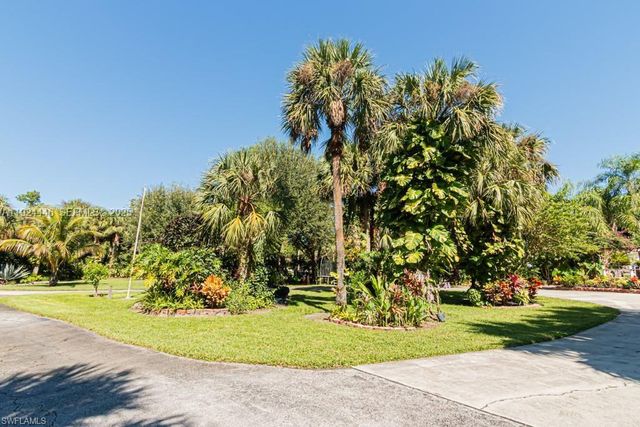 740 31ST ST SW, Naples, FL 34117