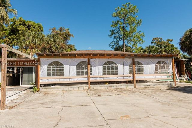 740 31ST ST SW, Naples, FL 34117