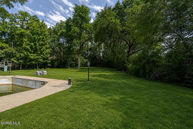 14590 Liberty Hi Road, Bowling Green, OH 43402