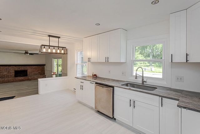 14590 Liberty Hi Road, Bowling Green, OH 43402