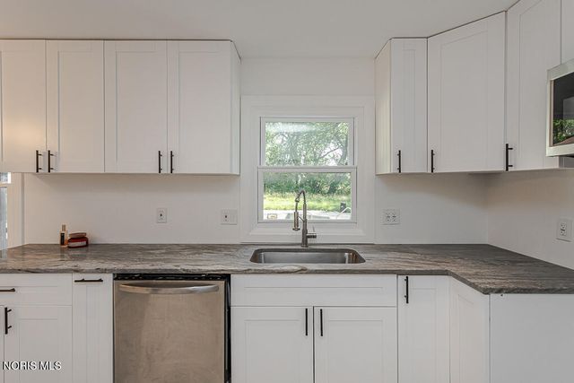 14590 Liberty Hi Road, Bowling Green, OH 43402