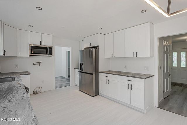 14590 Liberty Hi Road, Bowling Green, OH 43402