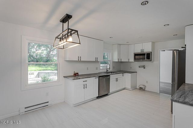 14590 Liberty Hi Road, Bowling Green, OH 43402