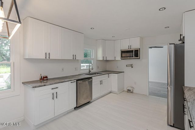14590 Liberty Hi Road, Bowling Green, OH 43402