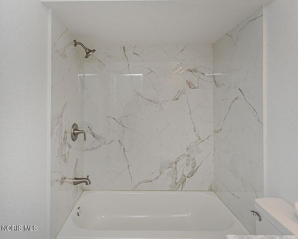 14590 Liberty Hi Road, Bowling Green, OH 43402