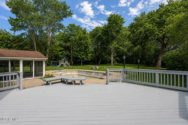 14590 Liberty Hi Road, Bowling Green, OH 43402
