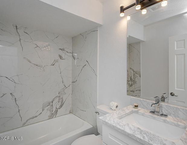 14590 Liberty Hi Road, Bowling Green, OH 43402