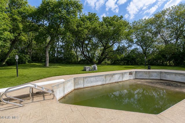14590 Liberty Hi Road, Bowling Green, OH 43402
