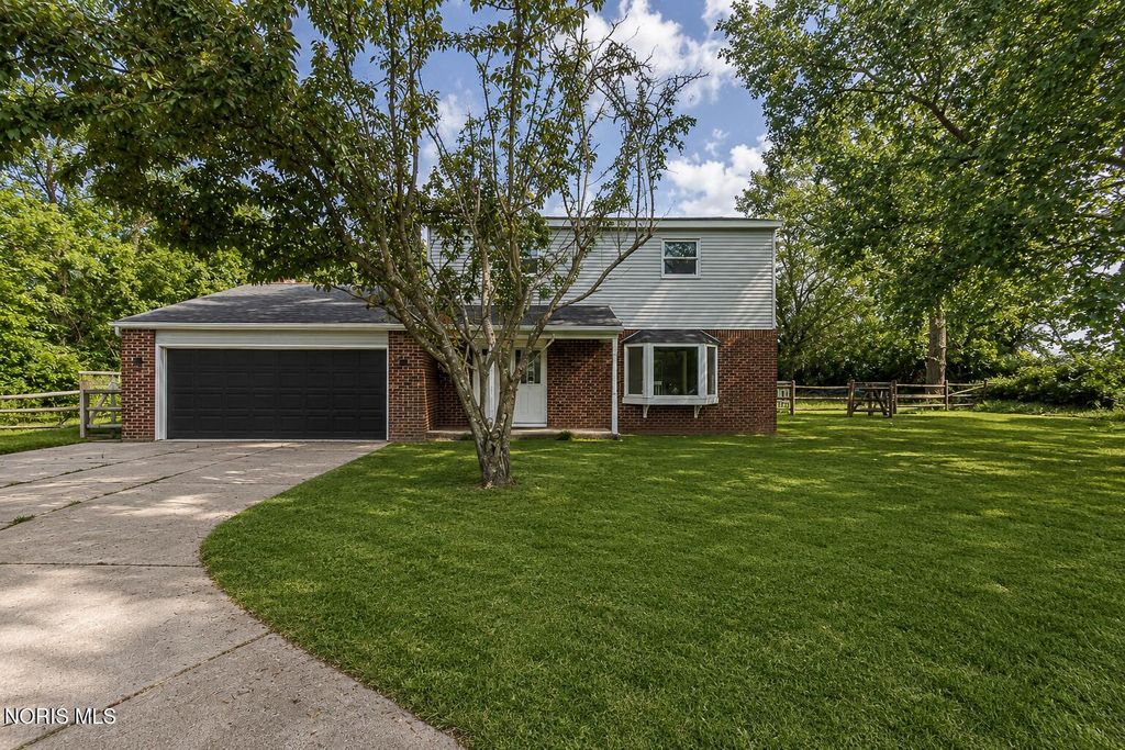 14590 Liberty Hi Road, Bowling Green, OH 43402