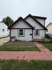 201 W New York Avenue, Pontiac, MI 48340