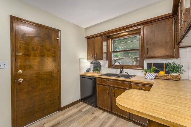 1100 E Market St, Derby, KS 67037