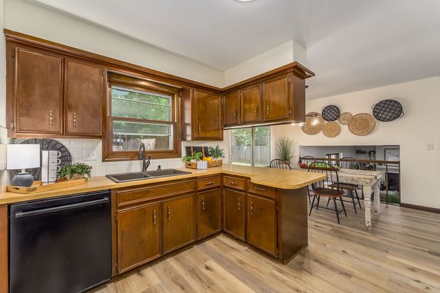 1100 E Market St, Derby, KS 67037
