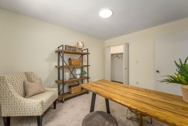 1100 E Market St, Derby, KS 67037