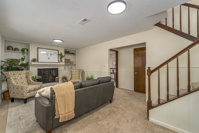 1100 E Market St, Derby, KS 67037