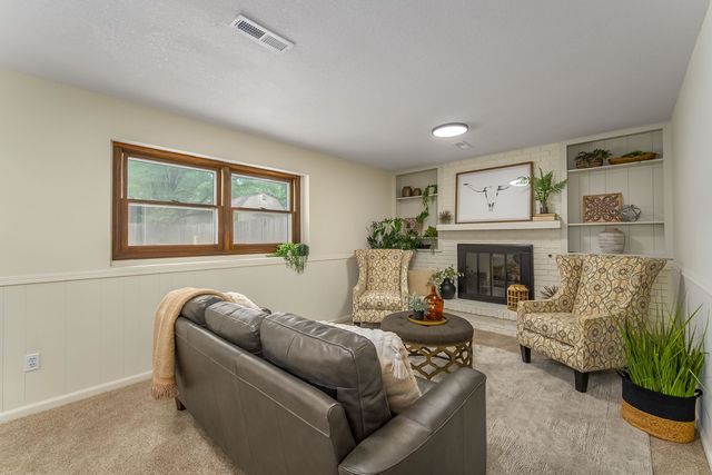 1100 E Market St, Derby, KS 67037
