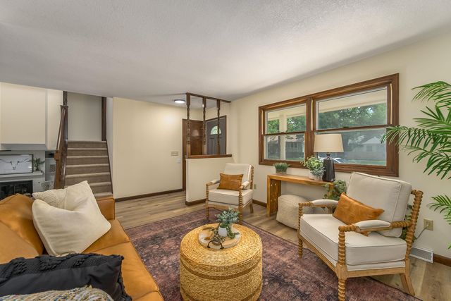 1100 E Market St, Derby, KS 67037