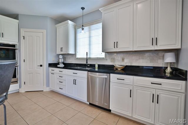 101 Waterfall Court, Glen Carbon, IL 62034