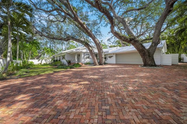 3331 OLD OAK DRIVE, Sarasota, FL 34239
