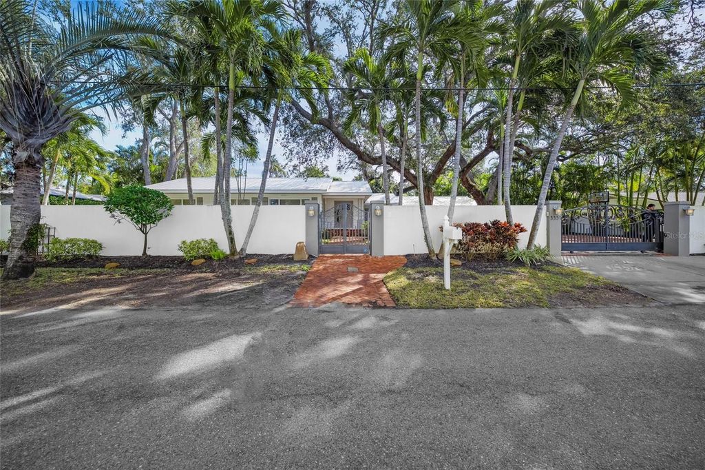 3331 OLD OAK DRIVE, Sarasota, FL 34239