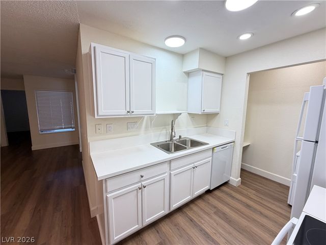 3517 Folage Drive 4, Las Vegas, NV 89110