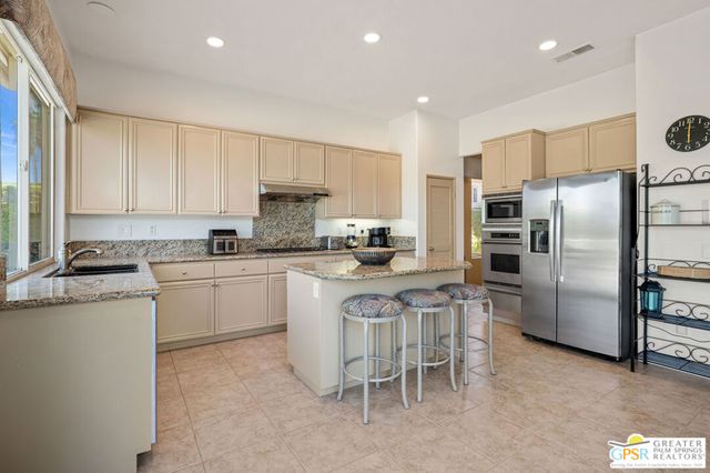 154 Kavenish Drive, Rancho Mirage, CA 92270