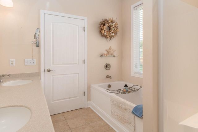 W5158 Hares Foot ROAD, Elkhorn, WI 53121