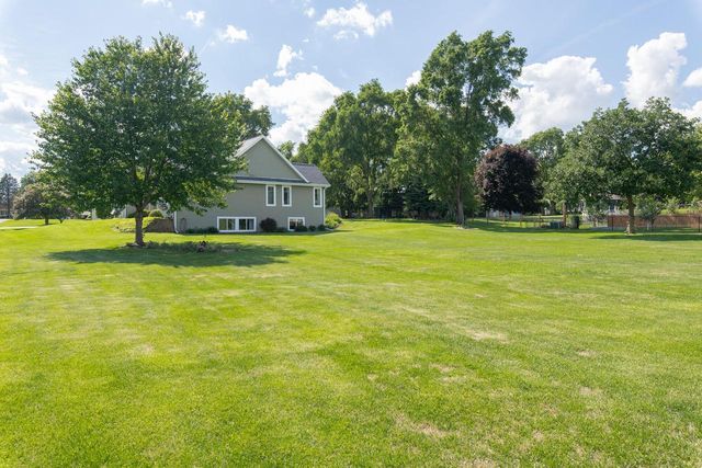 W5158 Hares Foot ROAD, Elkhorn, WI 53121