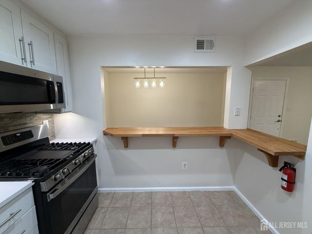 95 Sapphire Lane, Franklin Twsp, NJ 08823