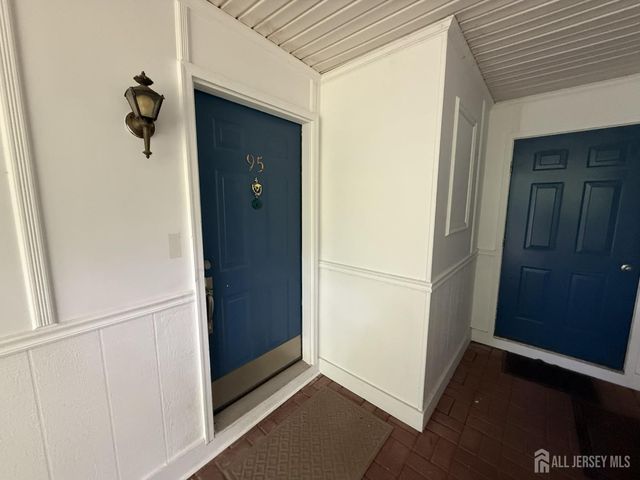 95 Sapphire Lane, Franklin Twsp, NJ 08823