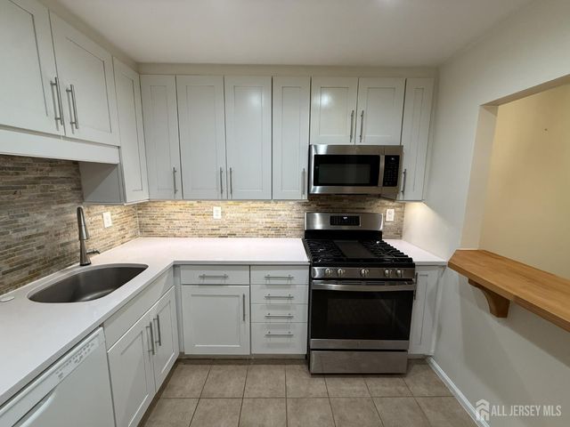 95 Sapphire Lane, Franklin Twsp, NJ 08823
