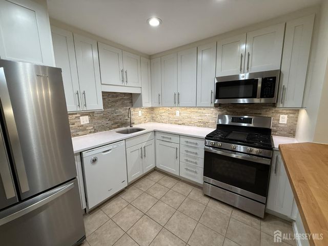 95 Sapphire Lane, Franklin Twsp, NJ 08823